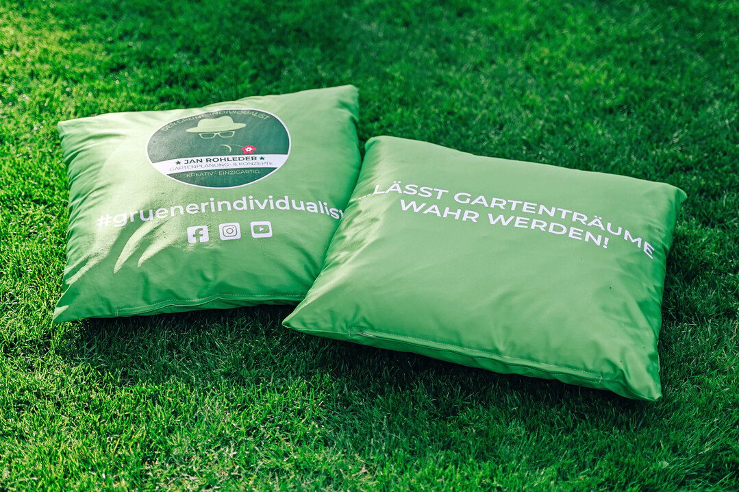 Die Kissen gibt es passend zum Garten.