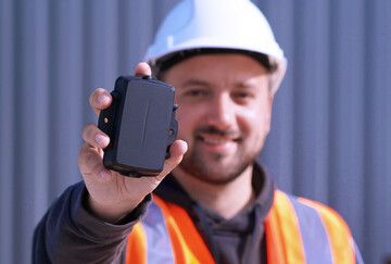 Autarkes Equipment-Tracking einfach gemacht: der neue handliche GPS-Batterietracker von OneStop Pro eignet sich fr Maschinen und Gerte aller Art.