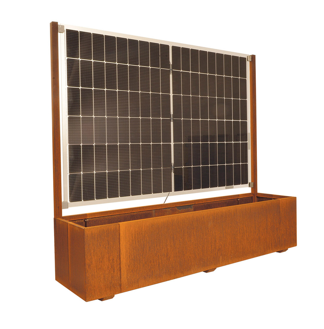 Der Modular Sol vereint die Optik eines begrnten Pflanzkastens mit den Vorteilen einer Solaranlage. Zeitgleich fungiert das ber Klemmhalter integrierte Modul als Sicht- und Windschutz.