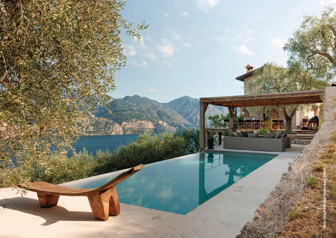 Die Epp Gartenbau GmbH aus Reichersbeuern holte den Award in der Kategorie Biopool.