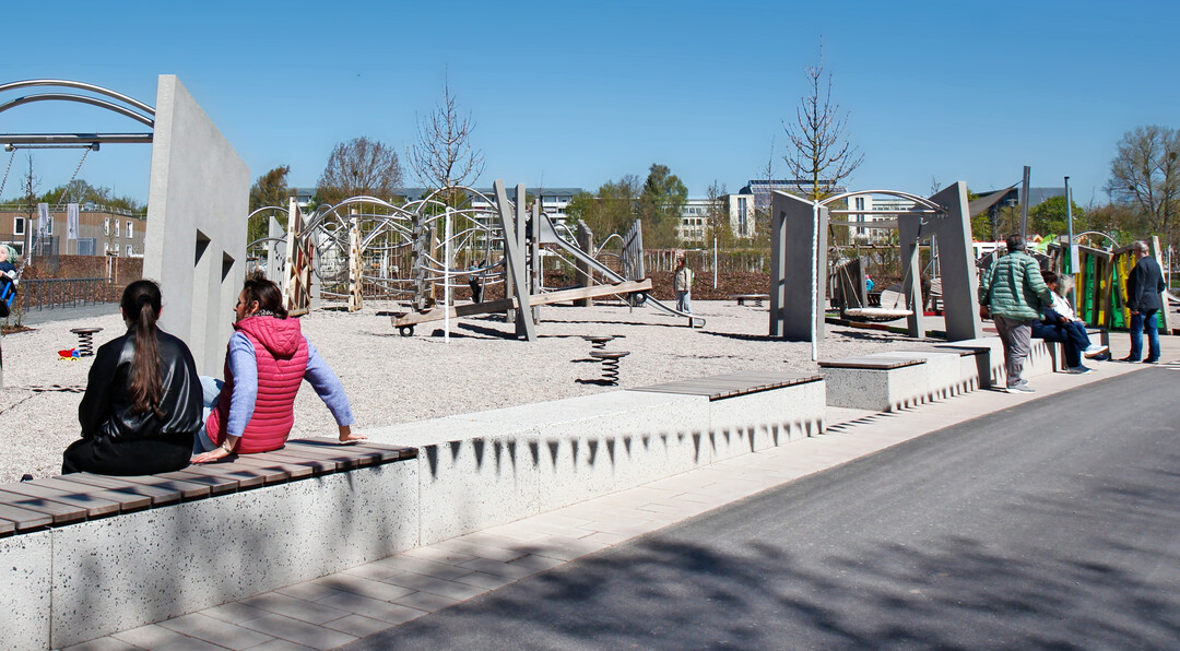 Spielplatz nahe den Schaug�rten � hier wird es im Sommer sehr hei� werden.