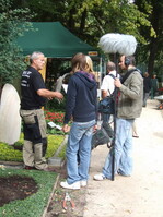 Der MDR spielt keine Tanzmusik, sondern beschäftigt sich mal mit dem Wettbewerb der Friedhofsgärtner. Hier wird gerade Josef Knostmann, Schwerte, als Sprecher des Arbeitskreises Ausstellung und Gestaltung interviewt.