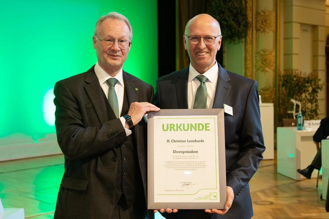 Josef Mennigmann (re.) beerbt als neuer Prsident des VGL NRWH. Christian Leonhards, der nach 12 Jahren Prsidentschaft satzungsgem aus dem Amt ausscheidet und Ehrenprsident wird.