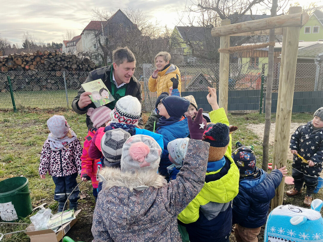 Traumgrten bauen wie Lotte und Oskar im GaLaBau-Kinderbuch - das knnen sich viele Kinder nach der Baumpflanzaktion vorstellen.