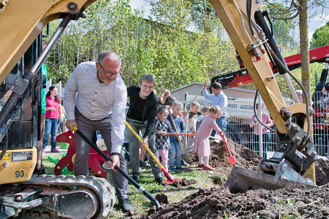 Die Baumpflanzungen an Kindertagessttten, initiiert vom VGL Sachsen, sorgen fr Aufmerksamkeit.