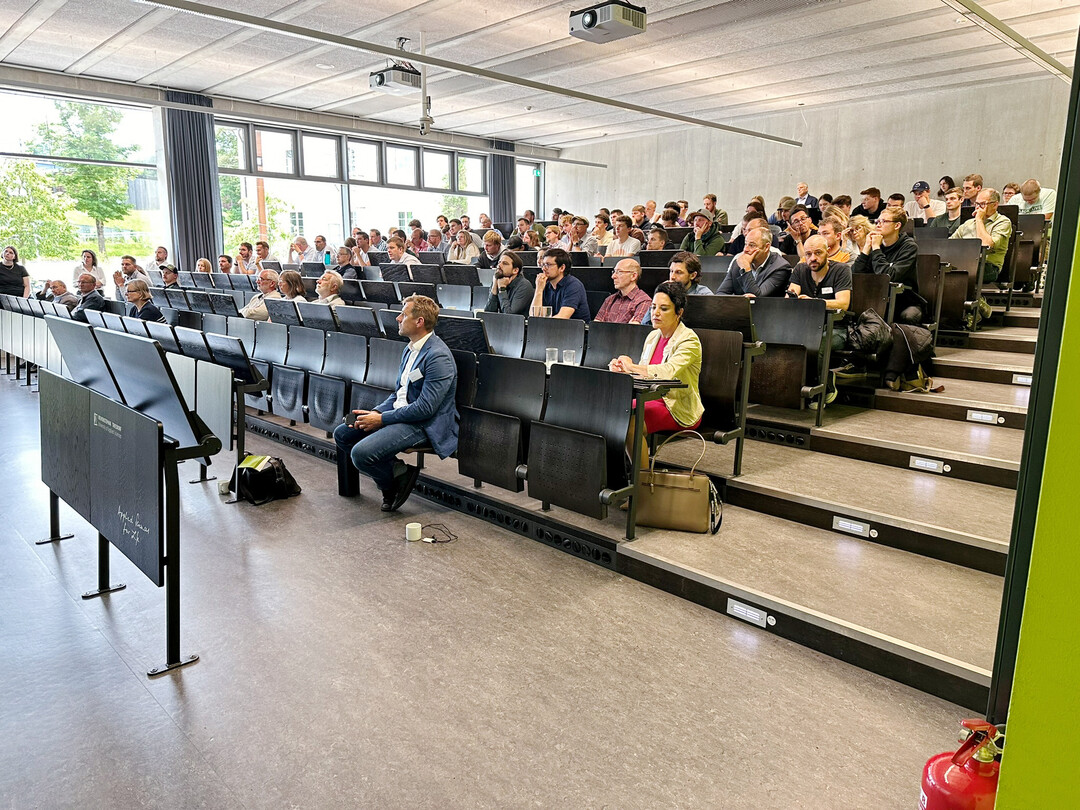 Rund 90 Besucher waren nach Freising gekommen.