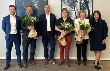 Johannes Schleicher (Rentokil Initial), Yven Eisenmann (Geschftsfhrer Baumhaus GmbH), Frank Reisgies (Rentokil Initial), Dr. Daniel Dienst, Brigitte Eisenmann (beide Baumhaus) und Chuen Happ (Rentokil Initial)
