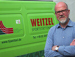 Joachim Weitzel führt in 2. Generation den Sportplatzbaubetrieb und ist zugleich Präsident des FGL Schleswig-Holstein.