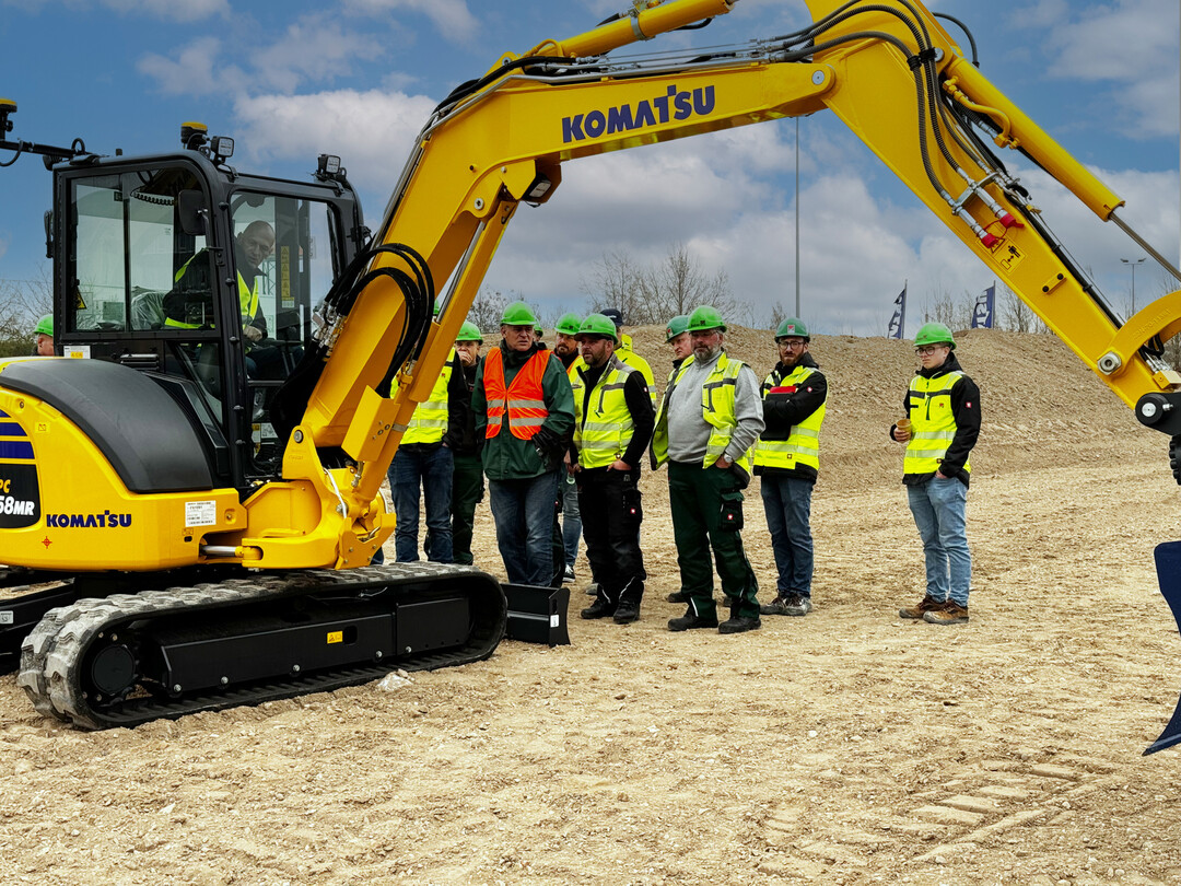 Baumaschinenschulung von Balzer bei Komatsu in Hannover