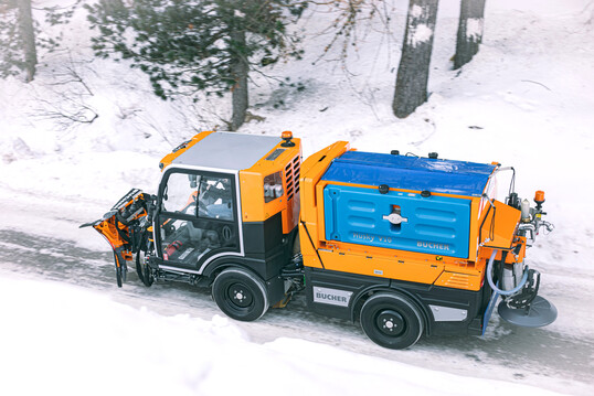 Die Bucher Citycat V20 mit Winterdienst-Ausrstung. Ihre Schwestermodelle VS20 und VS20e (3,5 t) knnen auf Gehwegen eingesetzt werden.