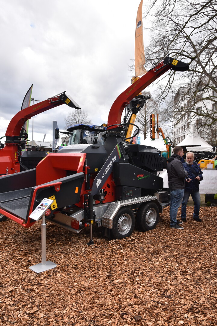 Den fernbedienbaren Trommelhacker Jaguar 40  80 bietet Ufkes Greentec in zahlreichen Formen der Mobilitt und Ausstattung an.