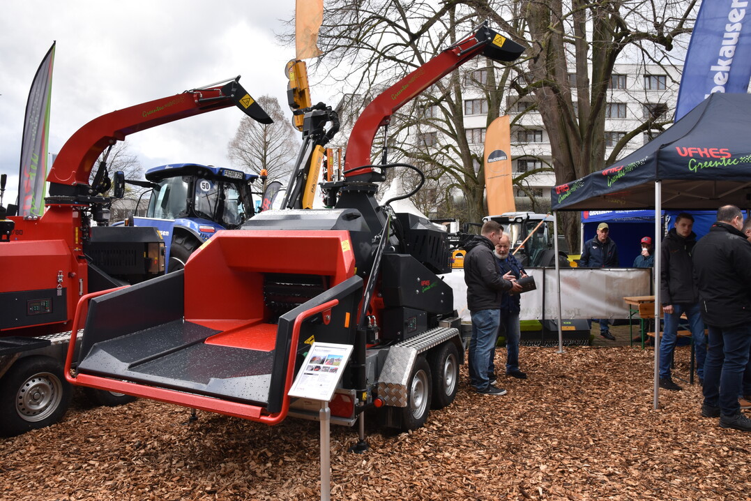 Den fernbedienbaren Trommelhacker Jaguar 40  80 bietet Ufkes Greentec in zahlreichen Formen der Mobilitt und Ausstattung an.