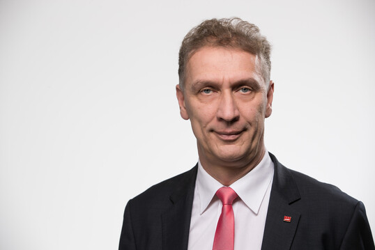 <b>Guido Anhut </b>
Region Schleswig-Holstein/Hamburg – Mobil: 151 12143269 0150 – E-Mail: guido.anhut@aco.com