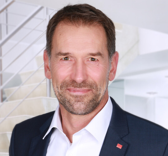 <b>Michael Geinitz</b>
Region Bremen/Hannover – Mobil: 0160 90169681 – E-Mail: michael.geinitz@aco.com