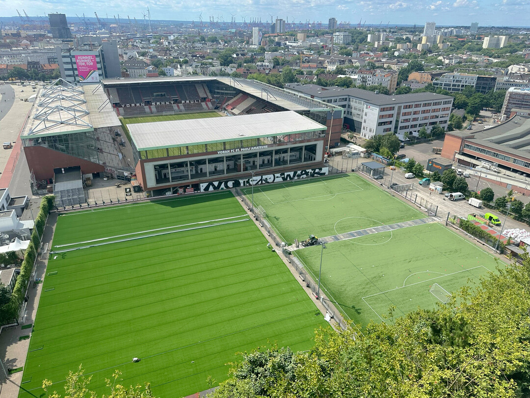 Dazu gehren auch die Pltze neben dem Millerntorstadion an der Feldstrae auf St. Pauli.