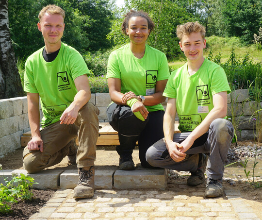 Hamburg: Leon Tiedemann (BFW Garten- und Landschaftsbau GmbH in Hamburg und
eingesprungen fr die verletzte Naomi Ekwems), Naomi Ekwems undJonathan Bergknecht (Ferdinand Wiese & Sohn GmbH in Hamburg)