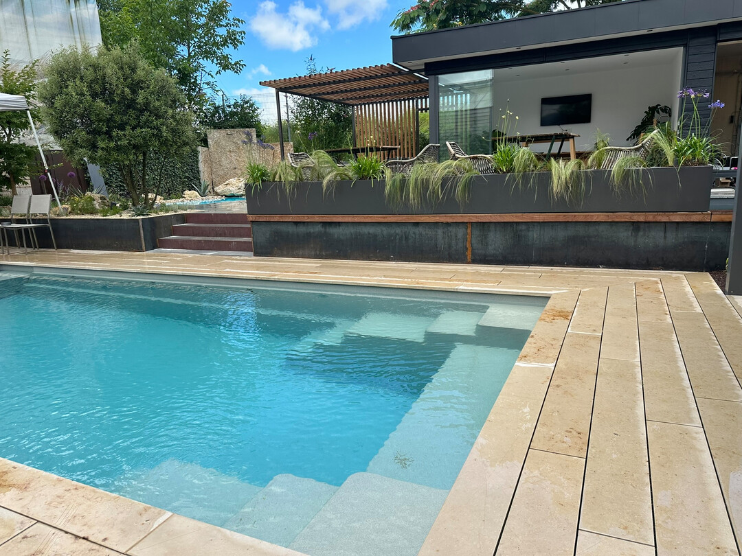 Mit dem neu gestalteten Poolgarten strkt die Firma das gut laufende Geschftsfeld.
