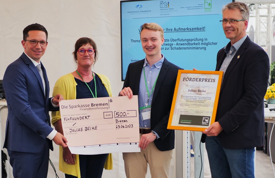 Auszeichnungen fr Studierende an der Hochschule Osnabrck (v. l. n. r.): Falko Mohrs, Birgit Koormann, Julius Beike, VGL-Prsident Harald Kusserow