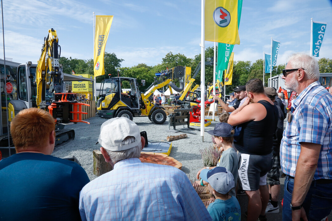 Trotz der hochsommerlichen Temperaturen und dem Tal im Hoch- und Wohnungsbau kamen 44.300 Besucher zur NordBau und ihren gut 700 Ausstellern.