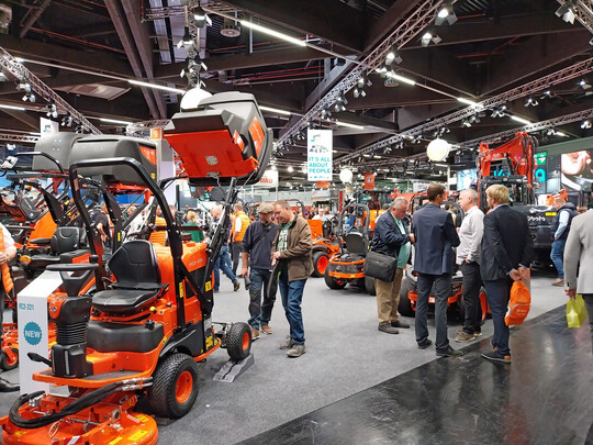 Die Messe GaLaBau bot in den Hallen und im Freigelnde viele neue Maschinen und Gerte.