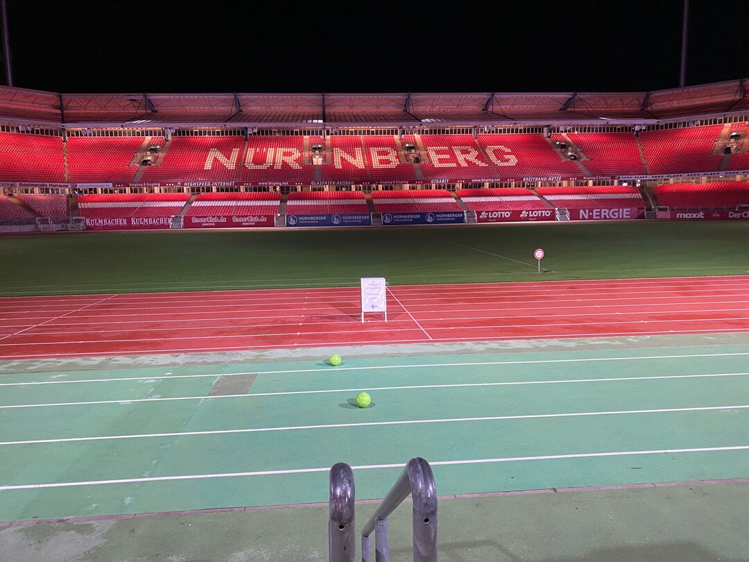 Der Verbandsabend fand im Max-Morlock-Stadion statt - der perfekte Rasen durfte aber nicht betreten werden ;-)