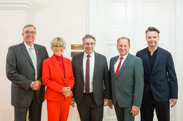 V. l. BdB-Prsident Hajo Hinrichs, ZVG-Prsidentin Eva Khler-Theuerkauf, Bundestagsabgeordneter Stefan Rouenhoff, BGL-Prsident Thomas Banzhaf, bdla-Prsident Prof. Stephan Lenzen