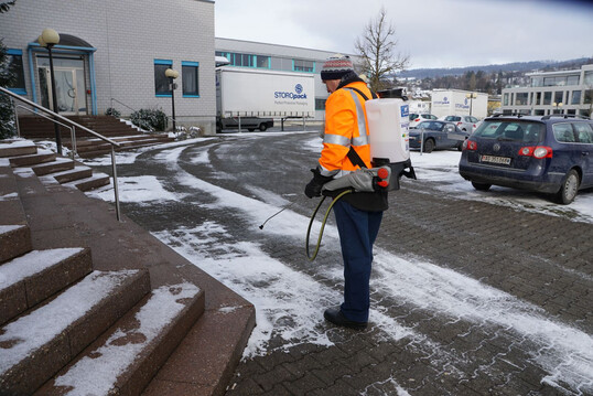 Der IceFighter BackBag M wird ber den seitlichen Hebel gesteuert.