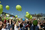 Rund 1.800 Kinder aus Hemer ließen tausende Luftballons steigen, als Ministerpräsident Rüttgers gegen 13.30 Uhr die 15. NRW-Gartenschau offiziell eröffnete.