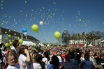 Rund 1.800 Kinder aus Hemer ließen tausende Luftballons steigen, als Ministerpräsident Rüttgers gegen 13.30 Uhr die 15. NRW-Gartenschau offiziell eröffnete.