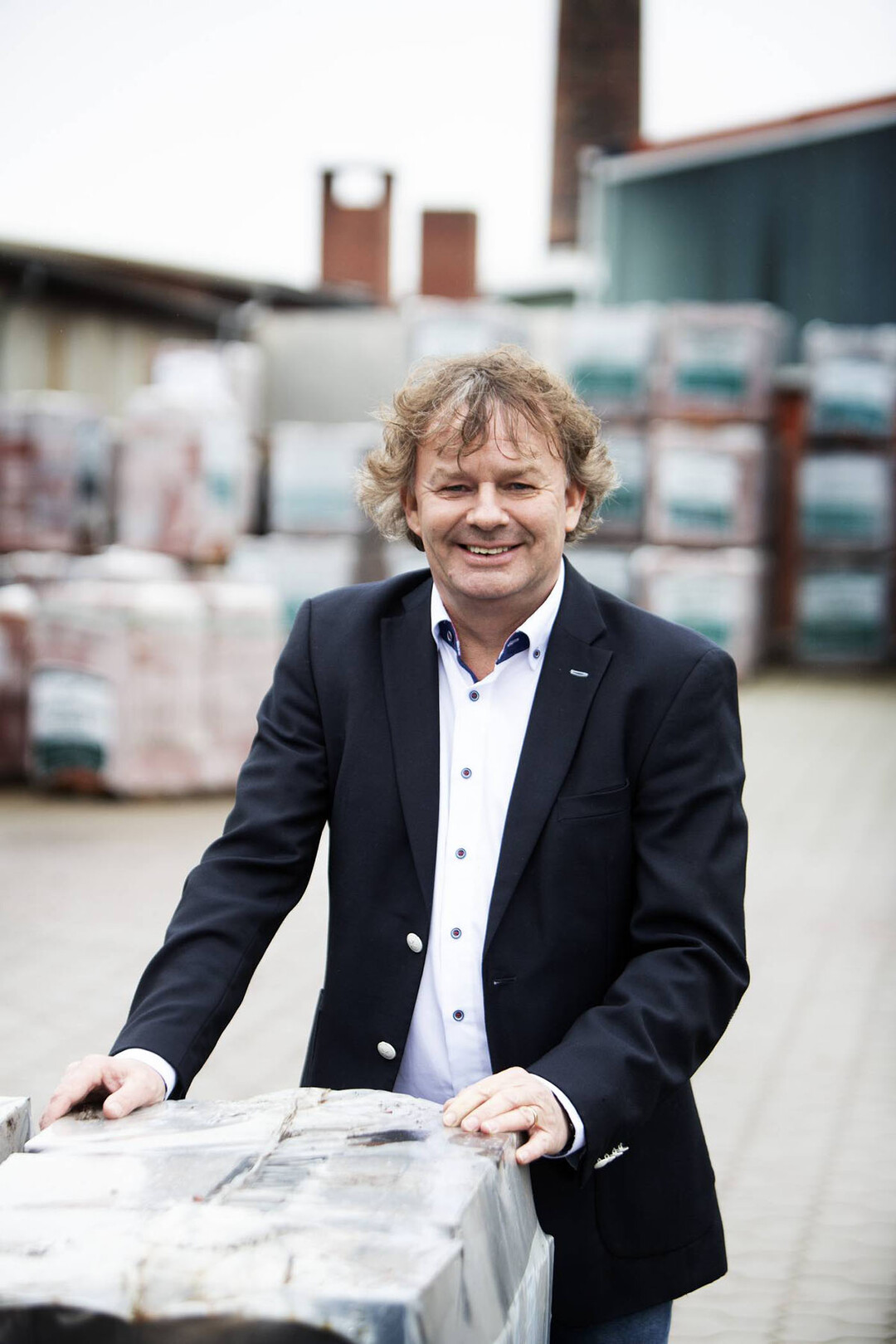 Henk van de Graaf, Vertriebsleiter Vandersanden Deutschland: Unsere Pflasterklinker sind nicht nur nachhaltig produziert, sie untersttzen auch die umweltfreundliche Gestaltung von Auenbereichen. Beispielsweise bauen wir fr unsere Pflasterklinker erneuerbaren Flusston ab, der in den Niederlanden reichlich vorhanden ist, ein natrlicher, regenerativer Rohstoff.