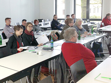 Mehrere Landschaftsarchitekten und Unternehmer waren der Einladung vom Verband GaLaBau NRW und bdla nw ins Bildungszentrum Gartenbau Essen gefolgt, um sich ber den ersten Stand des Projektes Internationale GartenBau-Ausstellung Metropole Ruhr 2027 zu informieren.