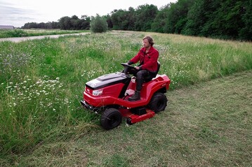 Gestrpp und hohes Gras  mit dem neuen solo by AL-KO Hochgrasmhdeck kein Problem mehr. Komfort, Sicherheit und leistungsstarkes Mhen sind garantiert! 