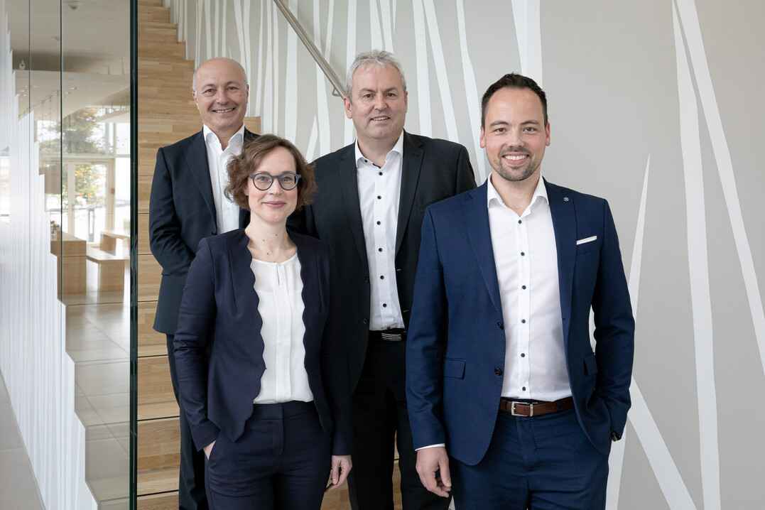 Tina Bentele (links unten) und Daniel Trumpp (rechts unten) ergnzen die Geschftsfhrung umSergio Tomaciello (rechts oben) und Peter Kaltenstadler (links oben).