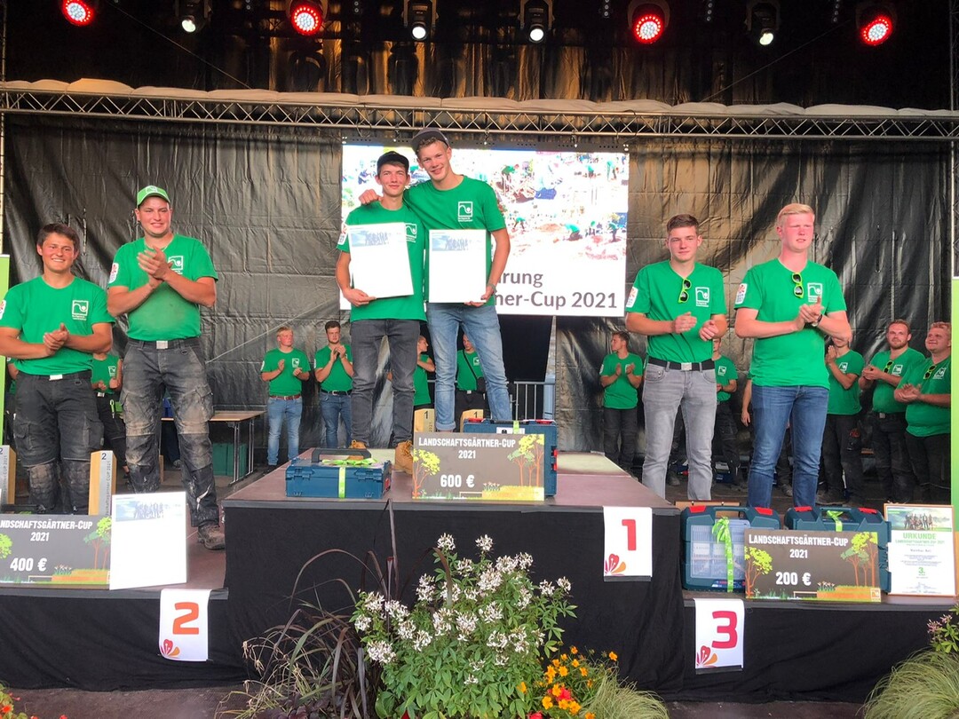 Simon Riese und Robin Göppner heißen die Sieger des Landschaftsgärtner-Cups 2021. Das Team aus Baden-Württemberg verwies die Teams aus Bayern und NRW auf die Plätze.