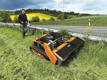 Mit dem neuen Schlegelmher AS 1000 Ovis RC ist sicheres Mhen auch an extremen Steilhngen bis ber 50 Grad kein Problem. 