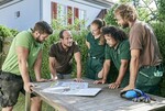 Die Ausbildung im Garten- und Landschaftsbau dauert in der Regel drei Jahre. Mit dem erfolgreichen Abschluss erlangen die jungen Frauen und Männer den Beruf „Gärtner/in der Fachrichtung Garten- und Landschaftsbau“ – kurz Landschaftsgärtner/in.