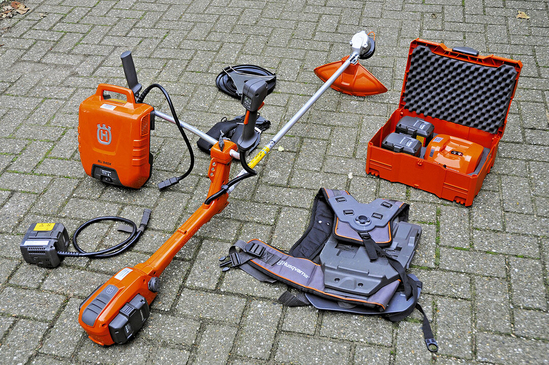 Husqvarna Akkumotorsense mit Zubehr.