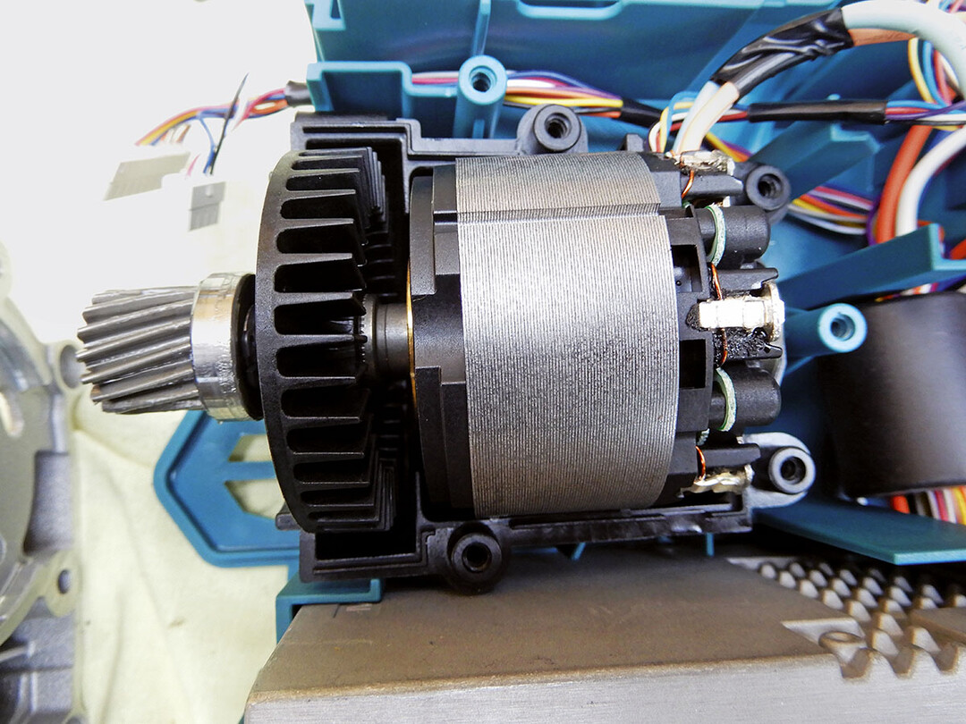 Makita hat einen Akku-Multifunktionsantrieb mit 6-poligem, brstenlosem Motor.