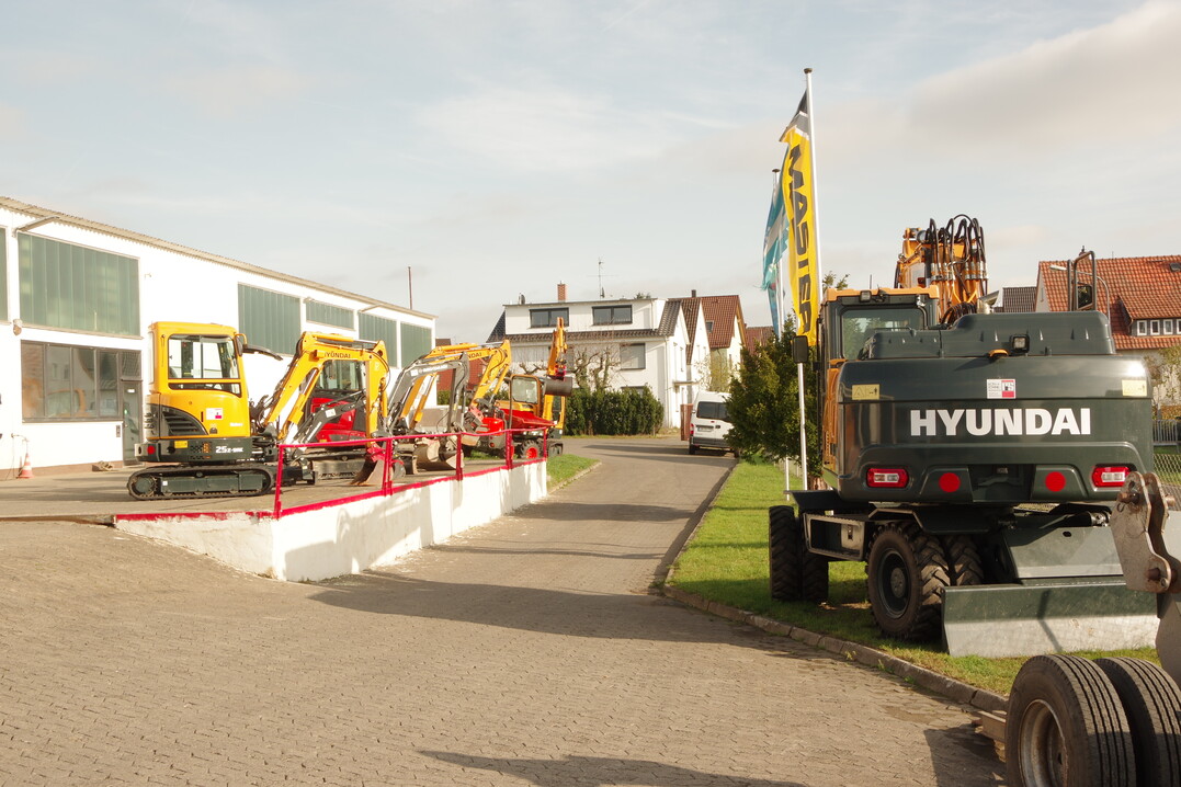 Fuhrpark auf dem Gelände der Firma Roth + Söhnel GmbH.