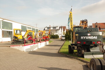 Fuhrpark auf dem Gelnde der Firma Roth + Shnel GmbH.