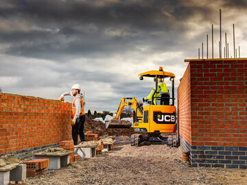 Der neue 18Z-1 von JCB ist robust und vielseitig und damit die ideale Maschine fr Vermieter.
