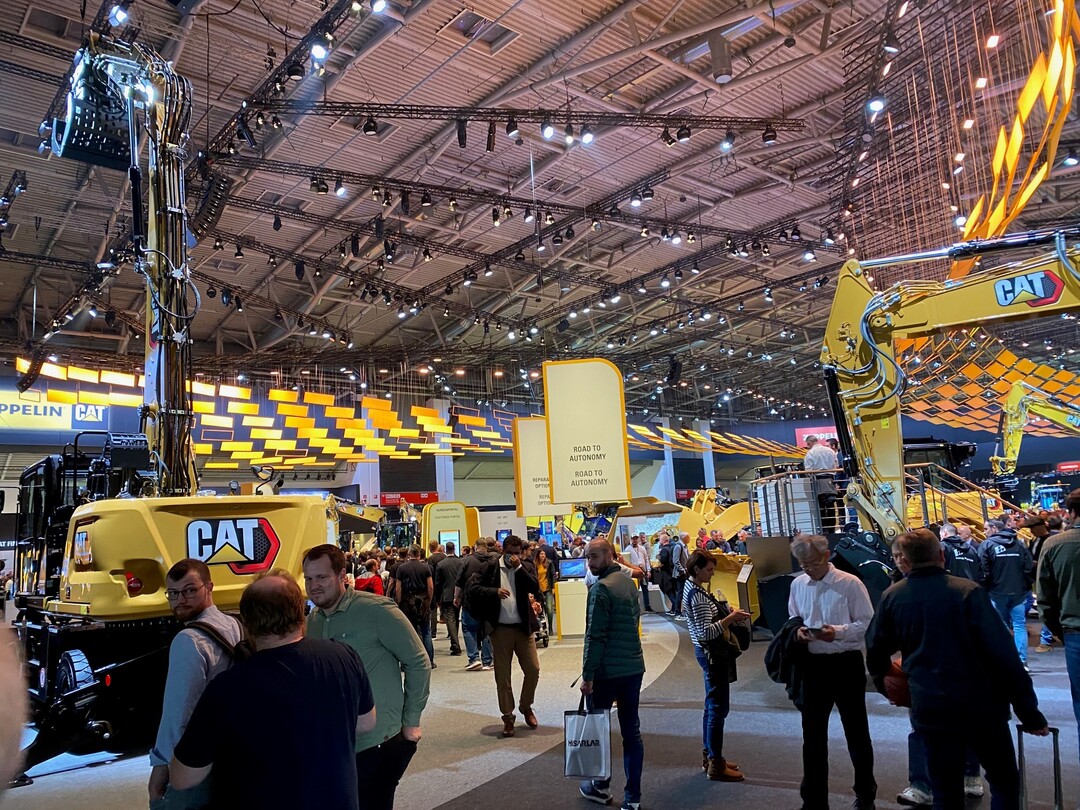 In den 18 Hallen - hier bei Zeppelin - konnten die Besucher wetterunabhngig ein breites Spektrum besichtigen.