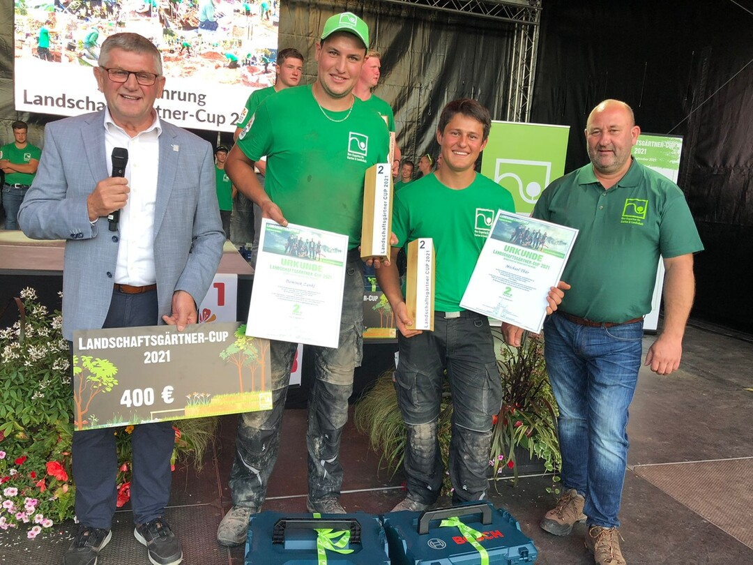  Dominik Zankl und Michael Thr konnten sich ber den 2. Platz fr Bayern freuen. BGL-Vize Paul Saum und FGL-Prsident Karsten Hain freuten sich mit.
