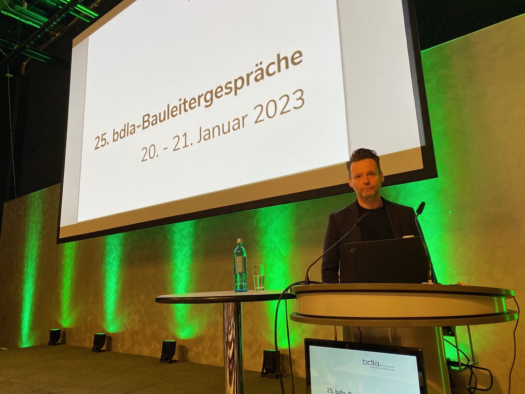 bdla-Präsident Stephan Lenzen konnte in Bochum 430 Besuchende begrüßen.