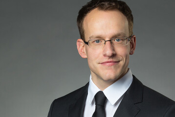 Florian Geyer (33), der bereits auf zwlf Jahre Erfahrung bei Besco zurck-blicken kann, gilt als Allrounder. Zuletzt war er Verkaufsleiter und verstrkt ab Mrz 2015 das Unternehmen als Prokurist und Mitglied der Geschftsleitung.