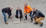 Der neue Öko-Betonwinkelstein wird stolz präsentiert von (v. li.) Rainer Thumm und Dieter Schenk, Fa. ZinCo, Walter Feeß und Thomas Allmendinger, Fa. Feeß.