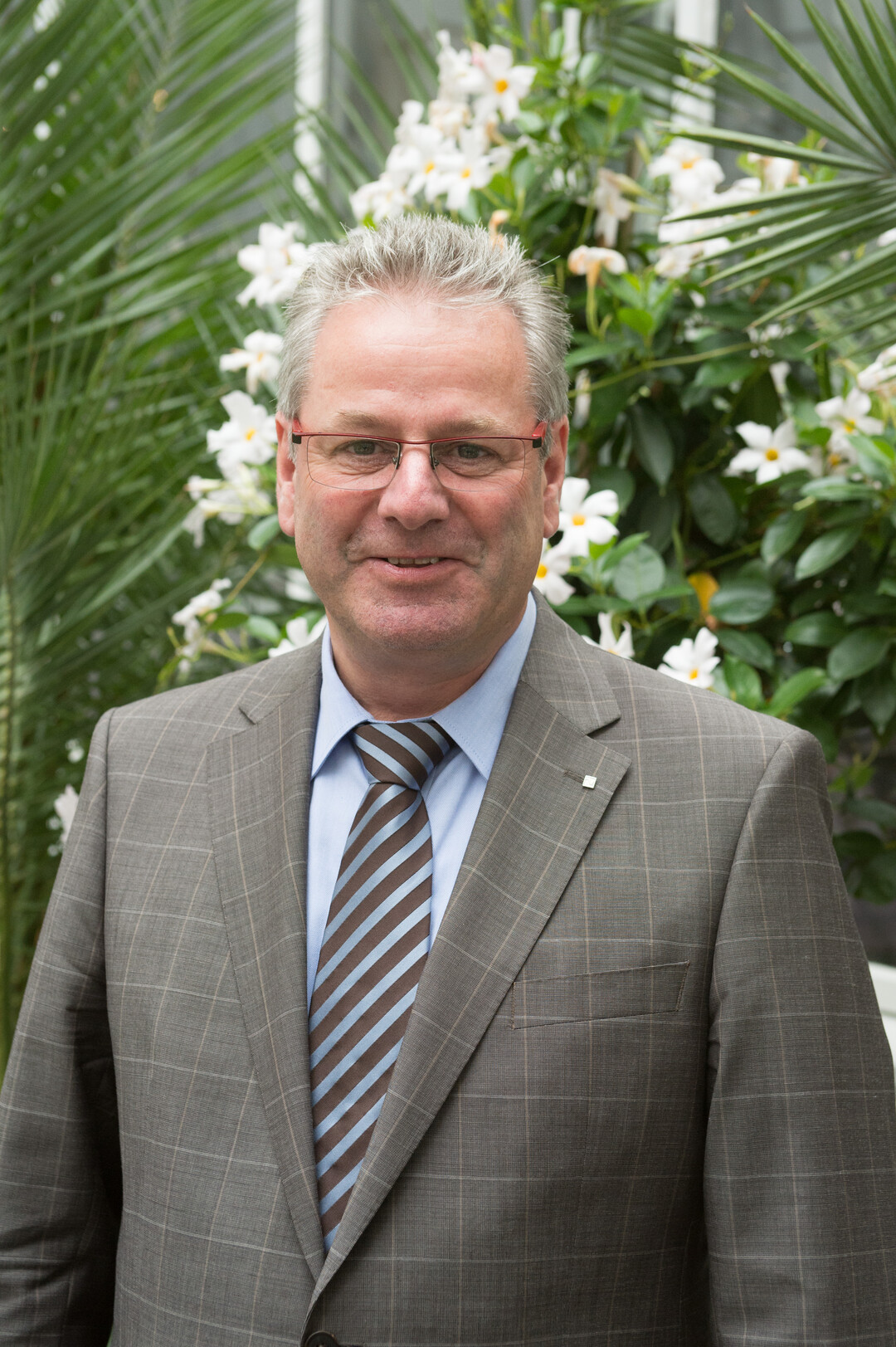 BGL-Prsident August Forster: "Die GaLaBau-Branche hat bereits zum siebten Mal in Folge einen Umsatzrekord erzielt und jetzt auch die 7 Milliarden Schallmauer durchbrochen. Die erneute Rekordmarke besttigt die Entwicklung der letzten Jahre, die einen Anstieg der Nachfrage nach Dienstleistungen rund ums Bauen mit Grn ausweist. Foto: BGL