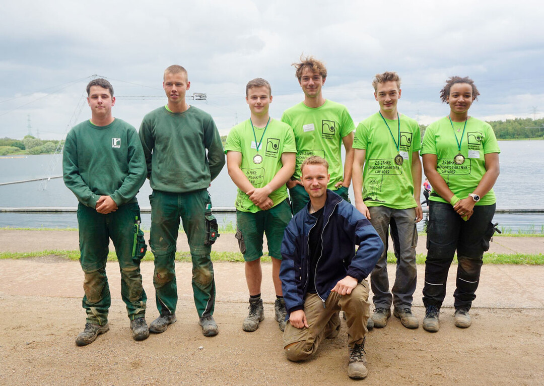 Das sind die neuen Landesmeister aus dem Norden: Philipp Kunkel und Lukas Reimann fr Mecklenburg-Vorpommern, Thorge Johannion und Fiete Ole Strube fr Schleswig-Holstein sowie Jonathan Bergknecht und Naomi Ekwens fr Hamburg (v.l.n.r.). Vorn im Bild: Leon Tiedemann, der fr die verletzte Naomi Ekwens einsprang
