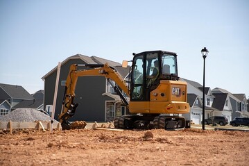 Der neue Cat 304 ist kompakter und wendiger geworden und verfgt ber eine Spurweite von 1700 Millimeter  damit ist er um 254 Millimeter schmaler als sein Vorgnger, bietet aber gute Standsicherheit und dank neuem Cat Motor deutlich mehr Leistung. 