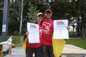 Die sichtlich stolzen Sieger des Berufswettbewerbs der Landschaftsgrtner 2013 kommen aus Baden Wrttemberg: Monja Langenbacher und Christoph Wanner. 